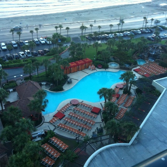 Foto tirada no(a) H2o Pool + Bar at The San Luis Resort por Elmer M. em 7/13/2012
