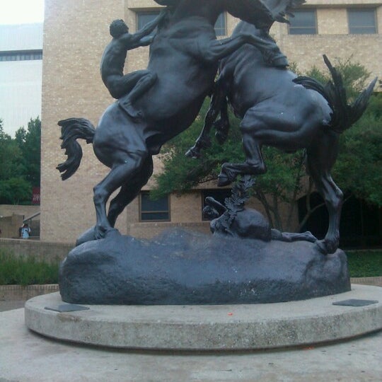 Das Foto wurde bei Texas State University von Carlos B. am 8/31/2012 aufgenommen