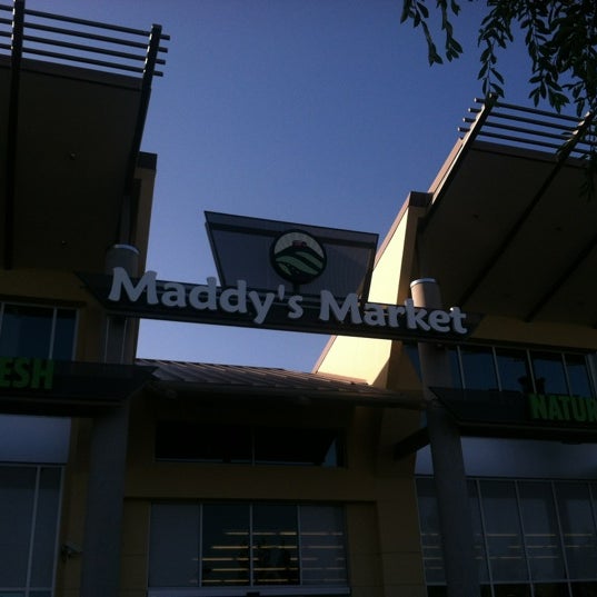 รูปภาพถ่ายที่ Maddy&#39;s Market โดย Wendy O. เมื่อ 5/14/2012