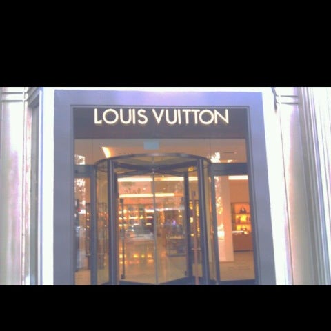 Louis Vuitton, David Yurman, Breitling space for sale on Chicago's Mag Mile