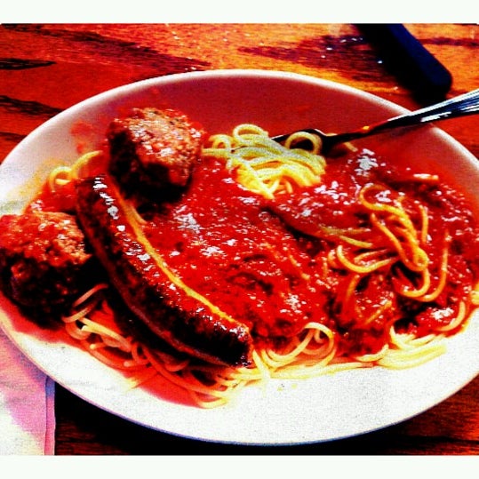 รูปภาพถ่ายที่ The Old Spaghetti Factory โดย Wizzard เมื่อ 8/5/2012