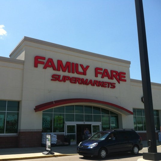 Photo taken at Family Fare Supermarket by Donald V. on 7/28/2012