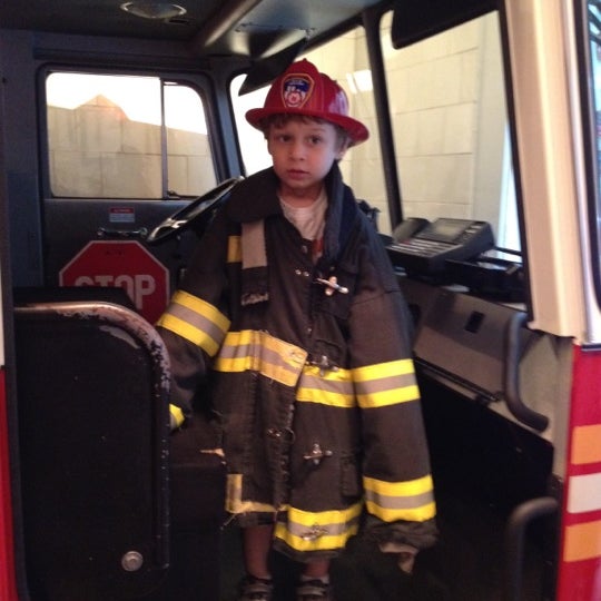 6/9/2012にFred H.がFDNY Fire Zoneで撮った写真