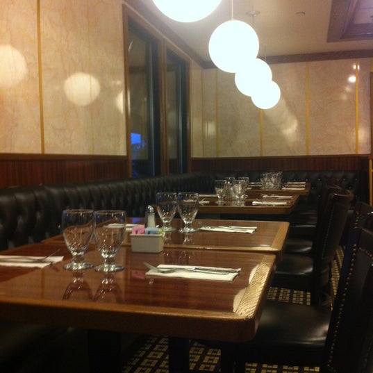 Foto scattata a Colonial Diner da Oleksii C. il 6/14/2012