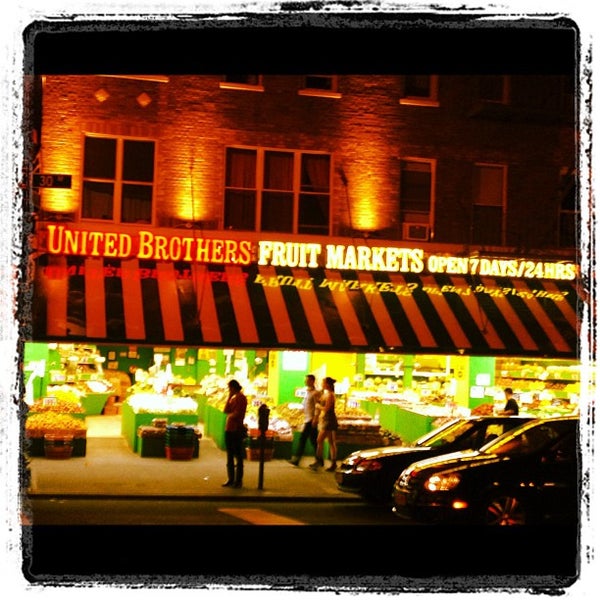 รูปภาพถ่ายที่ United Brothers Fruit Markets โดย Bob F. เมื่อ 6/10/2012