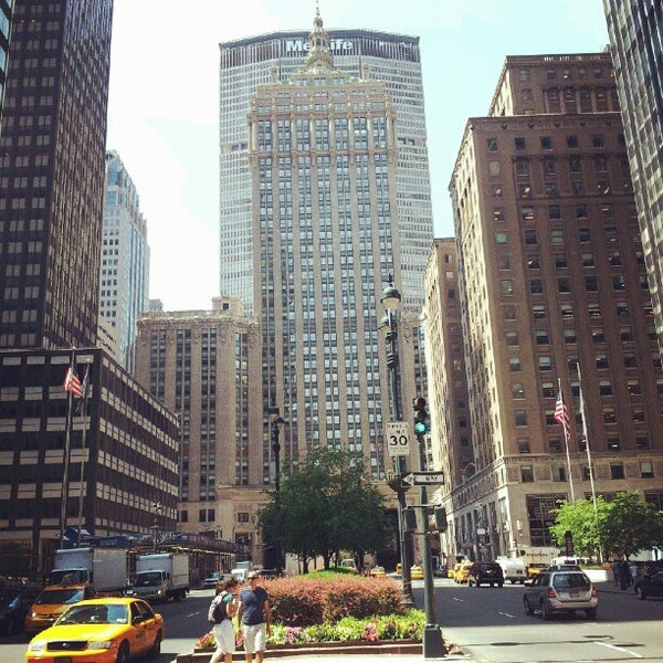 Снимок сделан в The New York Helmsley Hotel пользователем anette04 6/6/2012