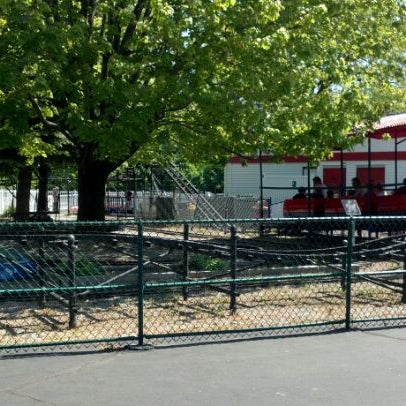 รูปภาพถ่ายที่ Memphis Kiddie Park โดย foodphotog เมื่อ 5/19/2012