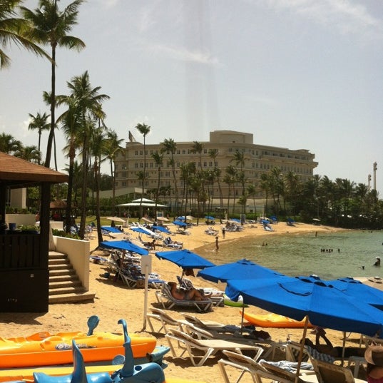 Photo taken at Condado Lagoon Villas at Caribe Hilton by Aizle D. on 6/14/2012
