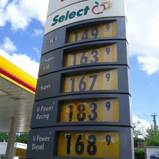 Photo taken at Shell by Torsten M. on 5/13/2012