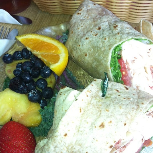 รูปภาพถ่ายที่ Green Cuisine โดย Regina เมื่อ 7/9/2012