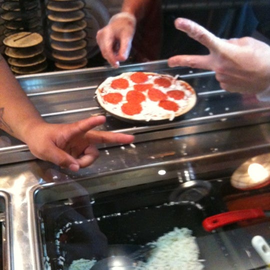 Foto scattata a Pie Five Pizza da Dennis Y. il 5/2/2012