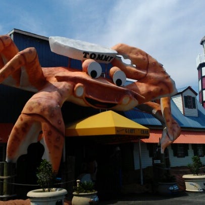 Photo taken at Giant Crab Seafood Restaurant by Stephanie K. on 7/31/2012