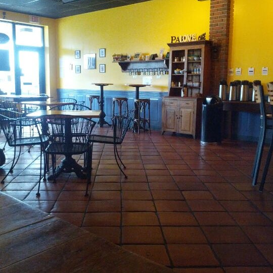 Foto tirada no(a) Whereabouts Cafe por Kyle em 3/24/2012
