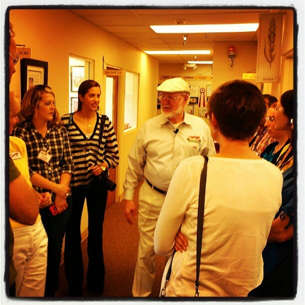 8/24/2012 tarihinde Rebecca E. P.ziyaretçi tarafından Bob&#39;s Red Mill World Headquarters'de çekilen fotoğraf