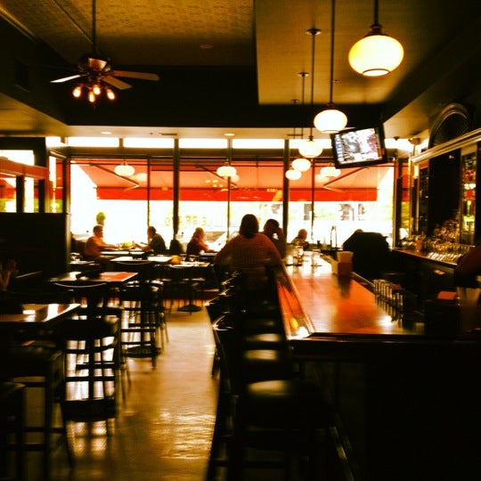 6/7/2012にPaula B.がLe Grand Bistro &amp; Oyster Barで撮った写真