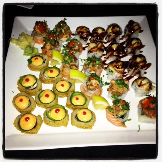 รูปภาพถ่ายที่ Banbu Sushi Bar &amp; Grill โดย Josh G. เมื่อ 9/10/2012