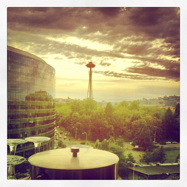 6/22/2012 tarihinde Nick Y.ziyaretçi tarafından Pan Pacific Seattle'de çekilen fotoğraf