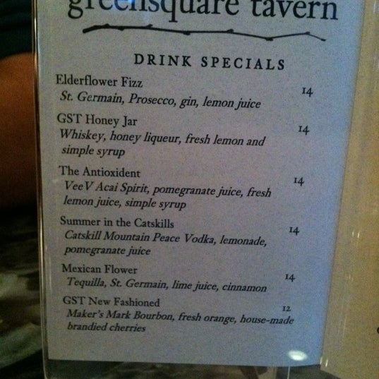 รูปภาพถ่ายที่ Greensquare Tavern โดย Jay W. เมื่อ 8/28/2012