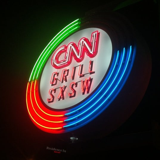 Снимок сделан в CNN Grill @ SXSW (Max&#39;s Wine Dive) пользователем Jeff E. 3/13/2012
