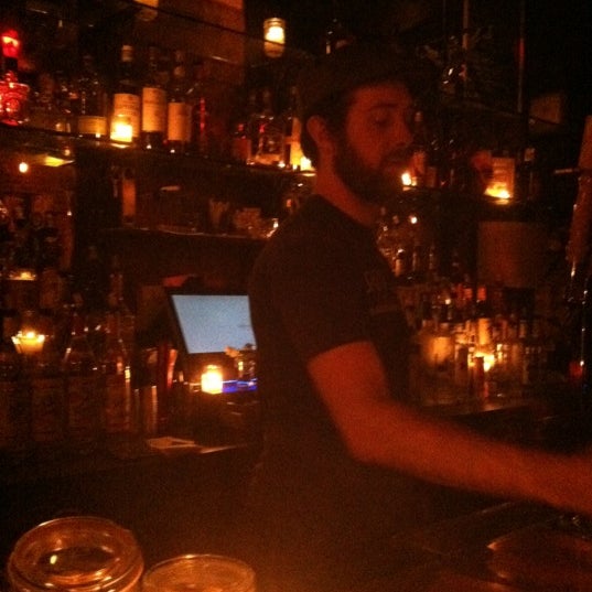 3/13/2012 tarihinde Jessica W.ziyaretçi tarafından Bar4'de çekilen fotoğraf