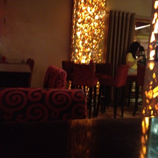 Das Foto wurde bei MAY Restaurant &amp; Bar von Kyne L. am 5/13/2012 aufgenommen