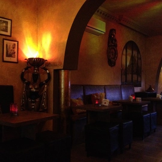 Foto tomada en Luna Egipcia Tetería Lounge Bar&amp;Cocktail  por Leticia G. el 5/6/2012