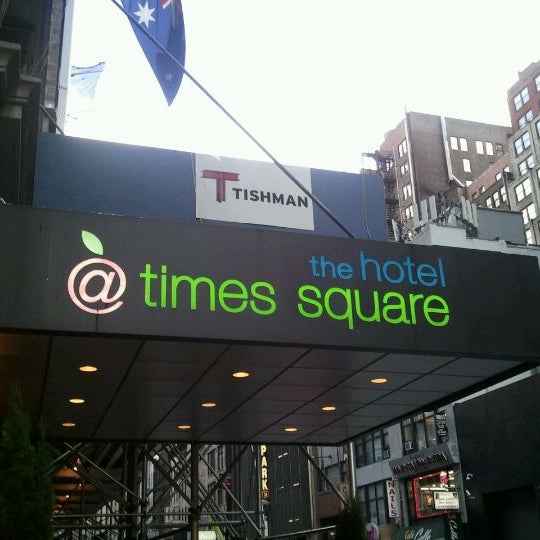 4/13/2012 tarihinde Eddie T.ziyaretçi tarafından The Hotel @ Times Square'de çekilen fotoğraf
