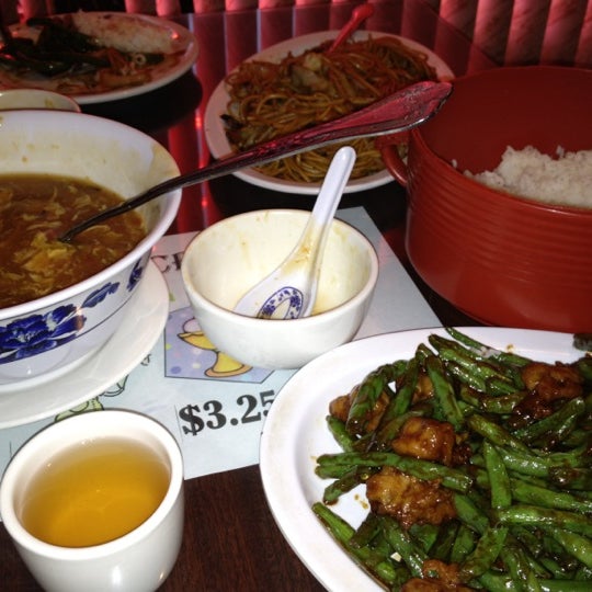 Foto scattata a Chen&#39;s Chinese Restaurant da Colin B. il 6/3/2012