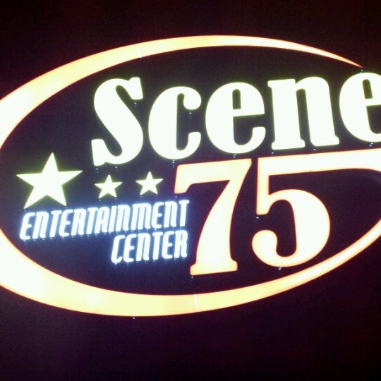 Photo prise au Scene75 Entertainment Center par Patrick J. le6/28/2012