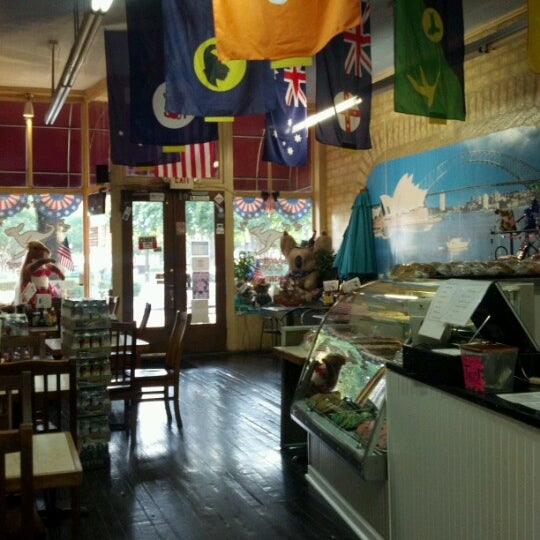 Foto tirada no(a) Australian Bakery Cafe por Trin B. em 6/29/2012