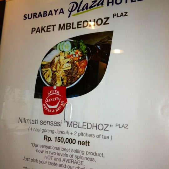 รูปภาพถ่ายที่ Surabaya Suites Hotel โดย Eshape B. เมื่อ 6/24/2012