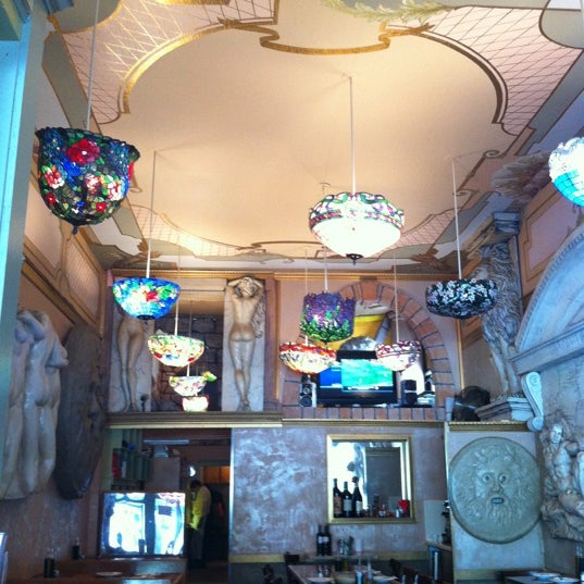 5/6/2012 tarihinde Paula C.ziyaretçi tarafından Michelangelo Caffe'de çekilen fotoğraf