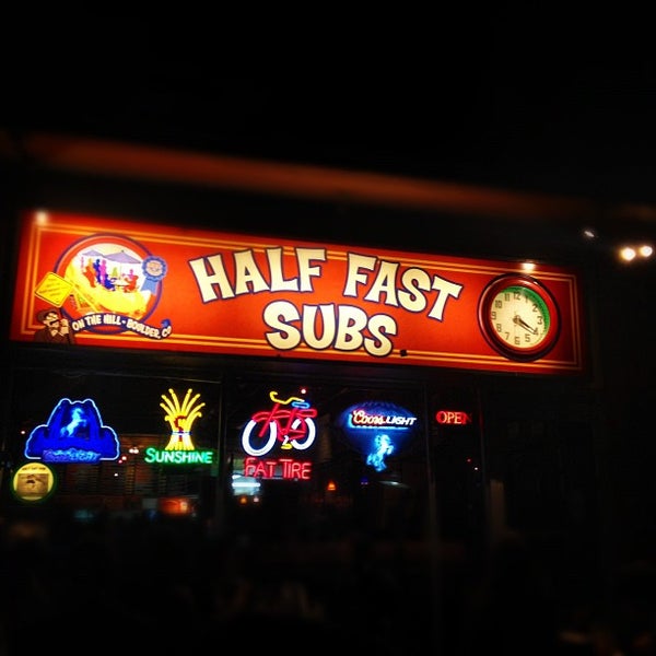 รูปภาพถ่ายที่ Half Fast Subs โดย Casey เมื่อ 6/10/2012