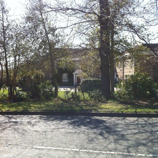 The Bee (Now Closed) Pub in Windlesham