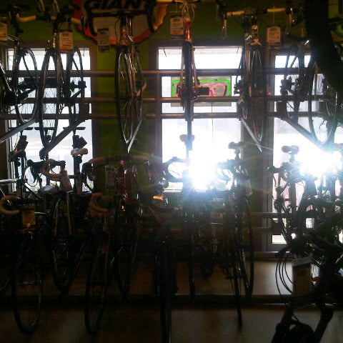 8/4/2012 tarihinde Mike K.ziyaretçi tarafından Mike&#39;s Bike Shop'de çekilen fotoğraf