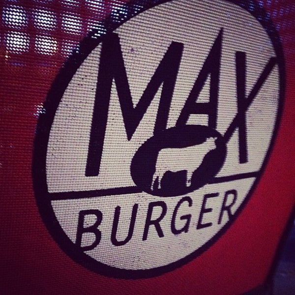 รูปภาพถ่ายที่ Max Burger โดย Zacchary P. เมื่อ 5/18/2012