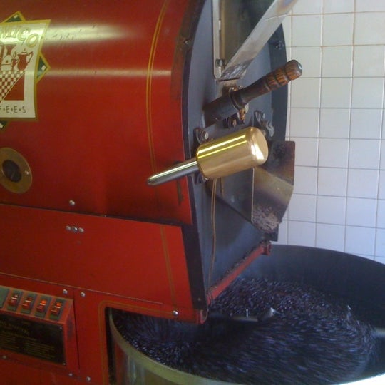 Foto diambil di D&#39;Amico Coffee Roasters oleh Team Locallectual pada 6/28/2012