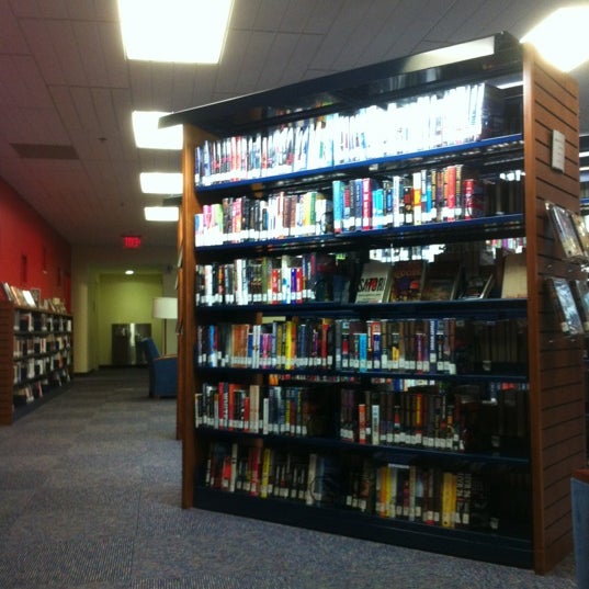 Foto tirada no(a) Frisco Public Library por Ben B. em 6/13/2012