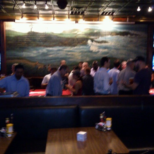 Foto tomada en Christie&#39;s Sports Bar  por Nolan C. el 7/25/2012