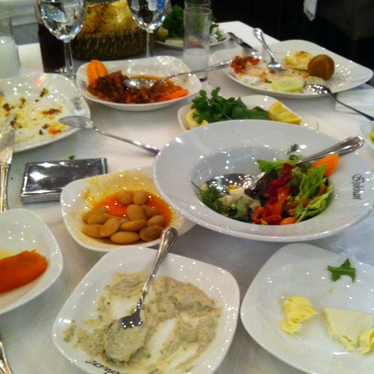 Снимок сделан в Işıkhan Restaurant пользователем Feyza C. 2/25/2012