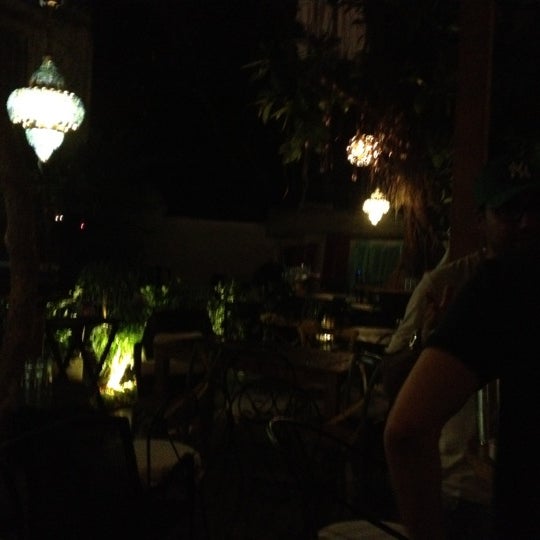 Foto tomada en Clé Cafe-Lounge Bar  por Rola G. el 6/28/2012