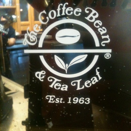 Photo taken at The Coffee Bean &amp; Tea Leaf by Rudy H. on 4/28/2012
