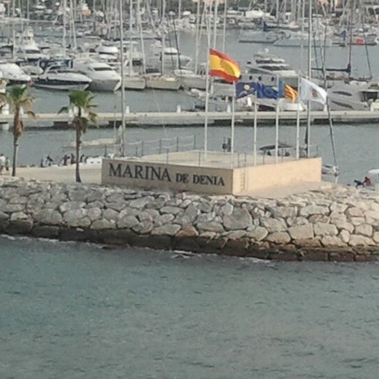 รูปภาพถ่ายที่ Marina de Dénia โดย Alberto S. เมื่อ 8/11/2012