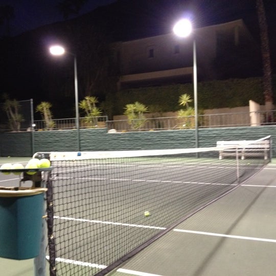Снимок сделан в Palm Springs Tennis Club пользователем Heather S. 8/9/2012