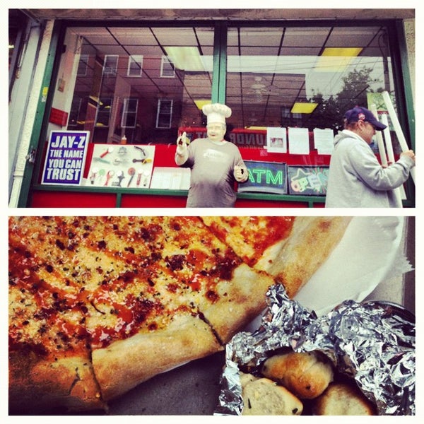 รูปภาพถ่ายที่ Vinnie&#39;s Pizzeria โดย Connie Z. เมื่อ 5/21/2012