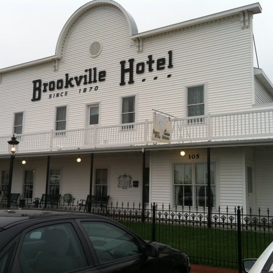 Foto tomada en Brookville Hotel  por Tucker M. el 4/29/2012