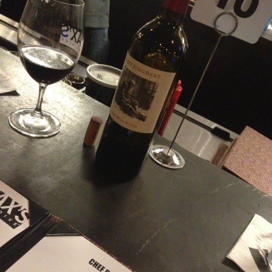 Foto tirada no(a) MAX&#39;s Wine Dive Dallas por Yanni E. em 9/29/2012