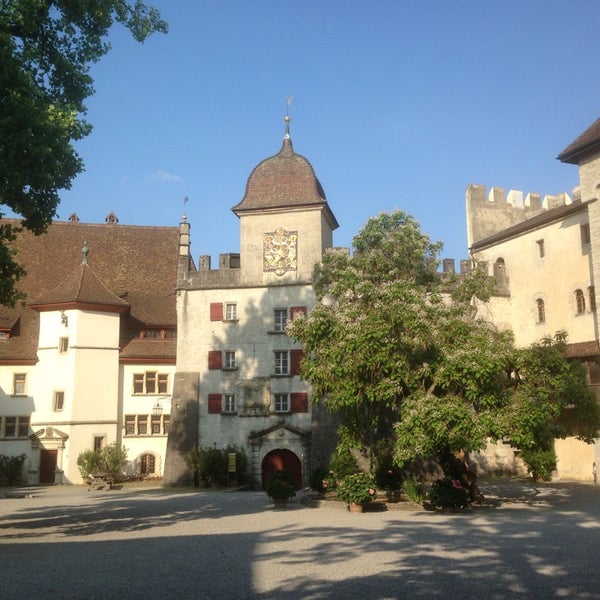 Foto tirada no(a) Schloss Lenzburg por Rudolf V. em 7/11/2013