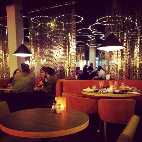 Foto tirada no(a) Restaurant Vandaag por Tung N. em 2/13/2013