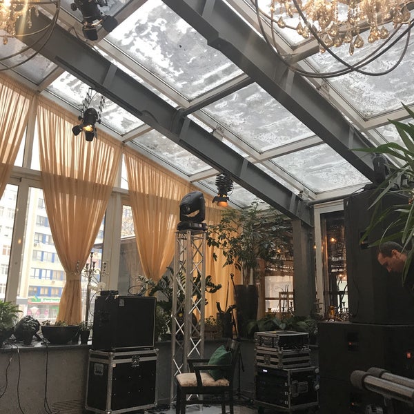 Foto diambil di Black Market Restaurant oleh Christina O. pada 1/18/2018